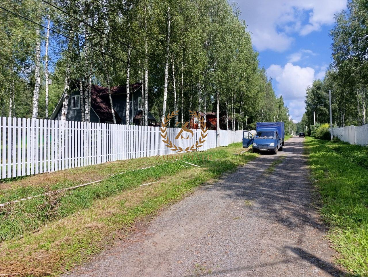 Забор из штакетника в ДПК Деревенька